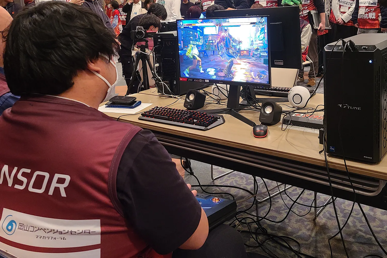 第2回岡山eスポーツ企業対抗戦で福井電気が参加しているシーン