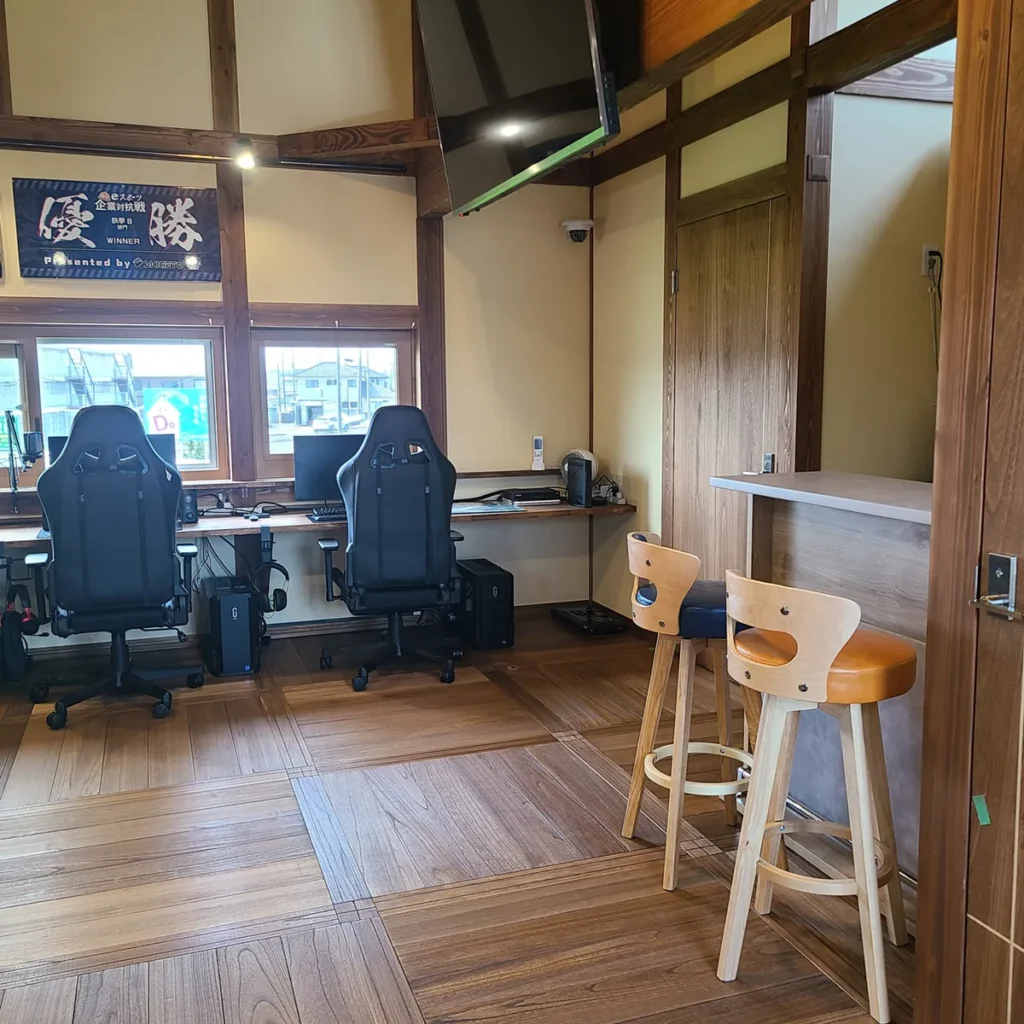 福井電気有限会社のゲーミングルームのカフェカウンター