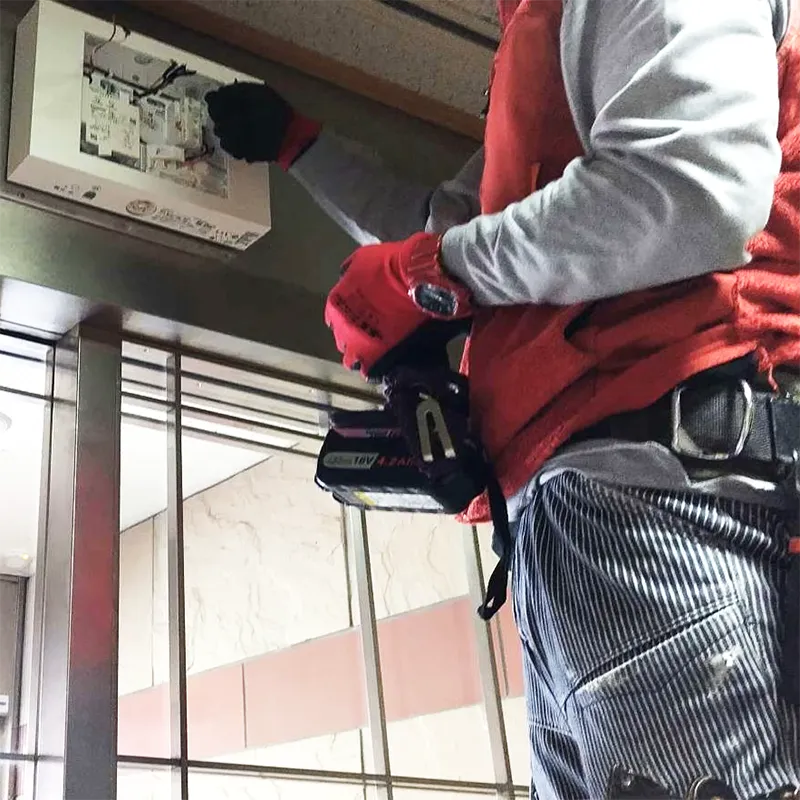 福井電気のメンテナンス業務風景