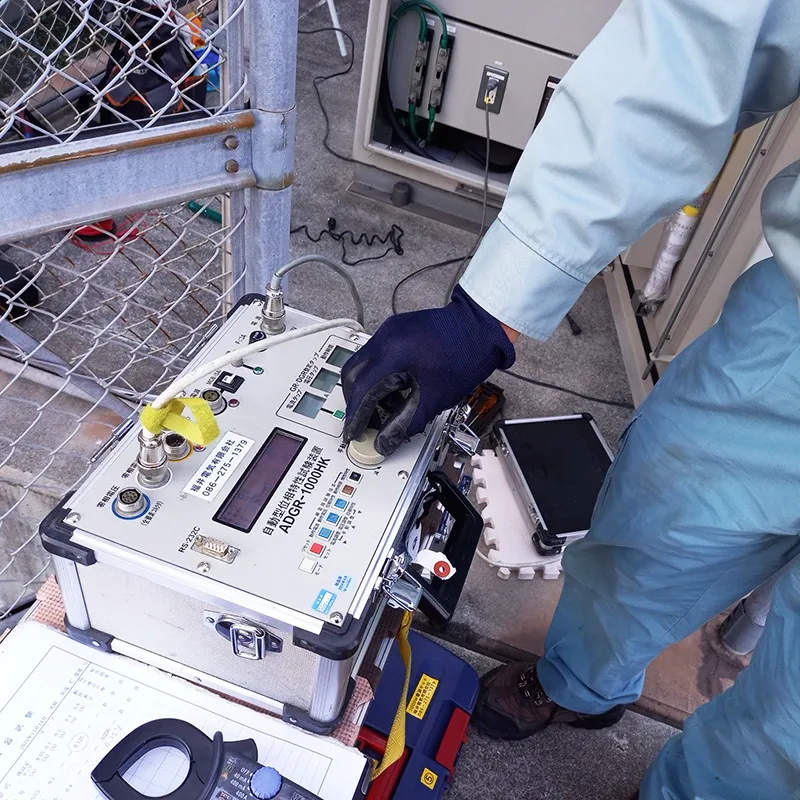 福井電気の電気設備のメンテナンス業務風景